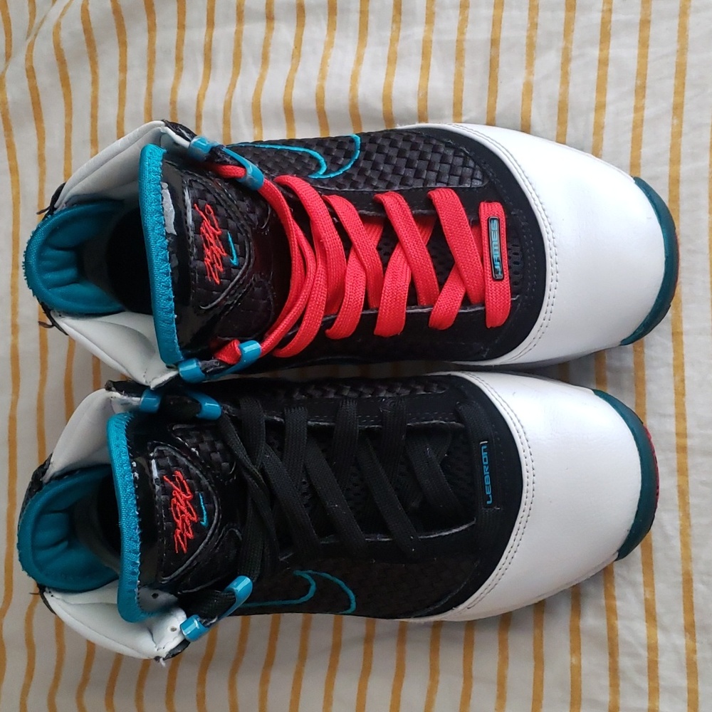 Boys sneakers